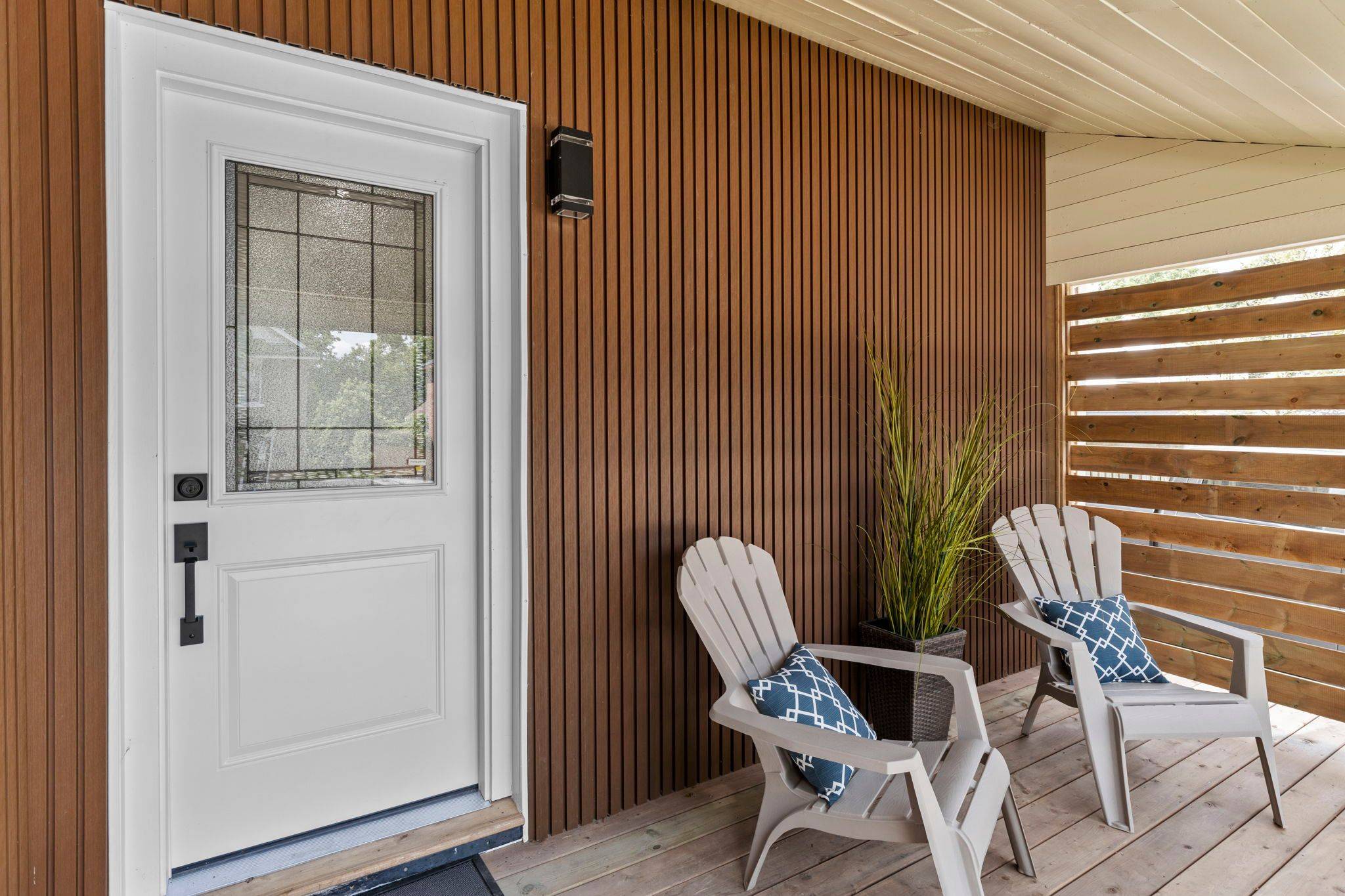 Orillia, ON L3V 5Y3,17 Douglas ST