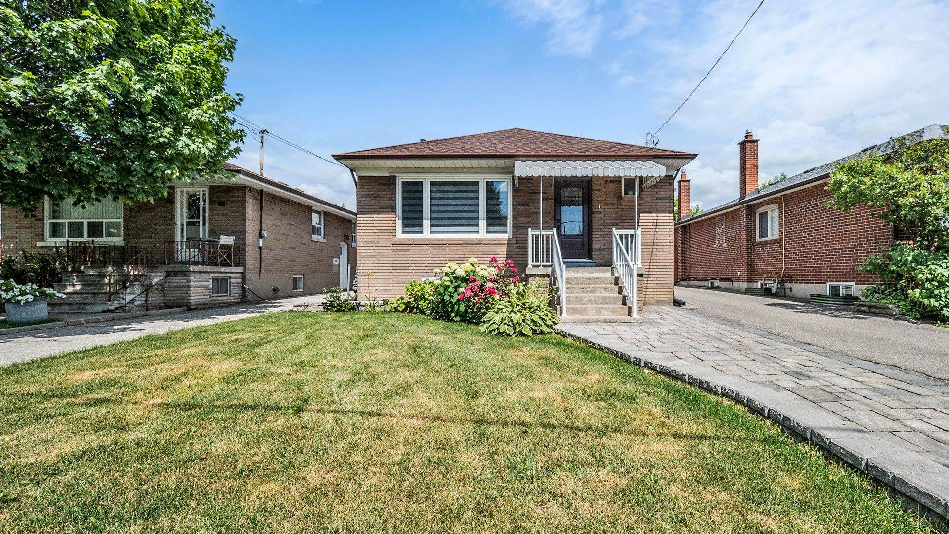 Toronto W04, ON M6L 2M7,15 Macleod ST