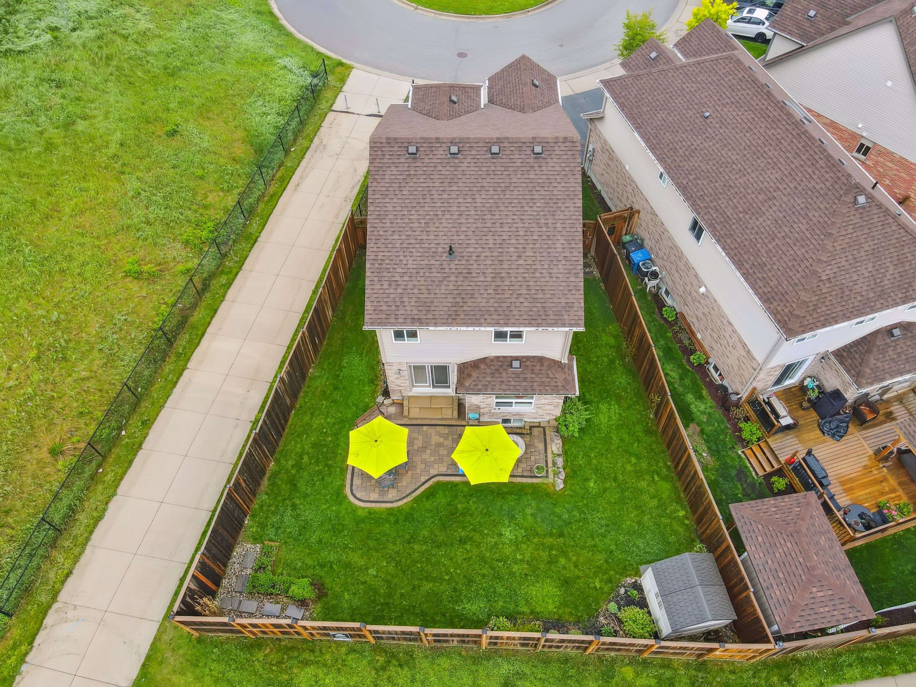 Guelph, ON N1E 0J6,12 Oakes CT
