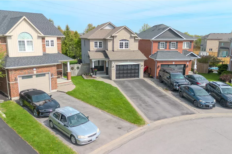 21 Arlston CT, Whitby, ON L1R 3C2