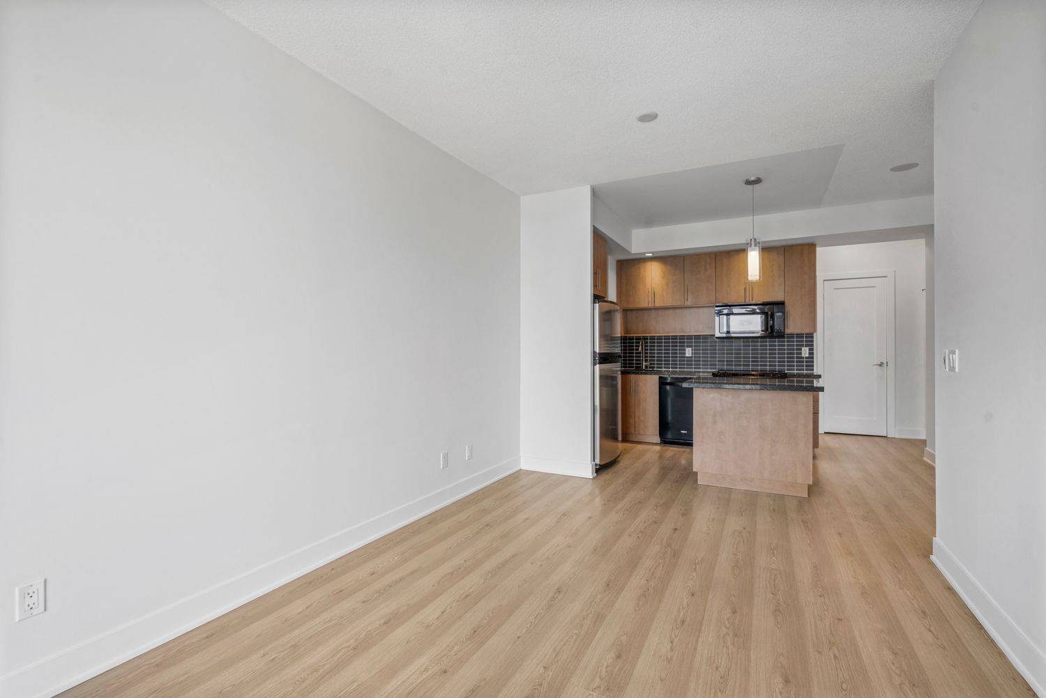 Toronto C08, ON M4Y 2J3,120 Homewood AVE #3302