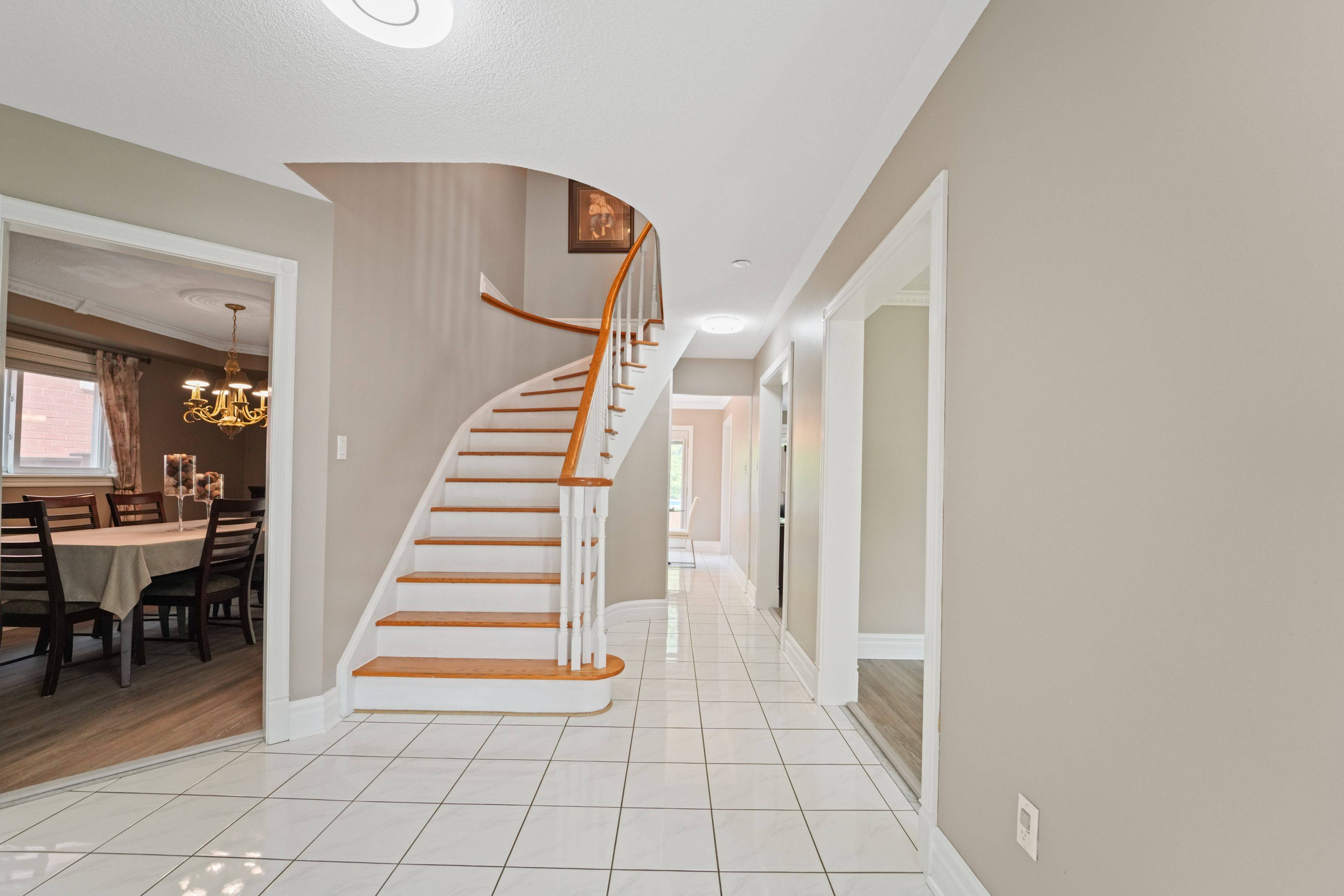 Mississauga, ON L5N 7A3,3949 Baggins CT