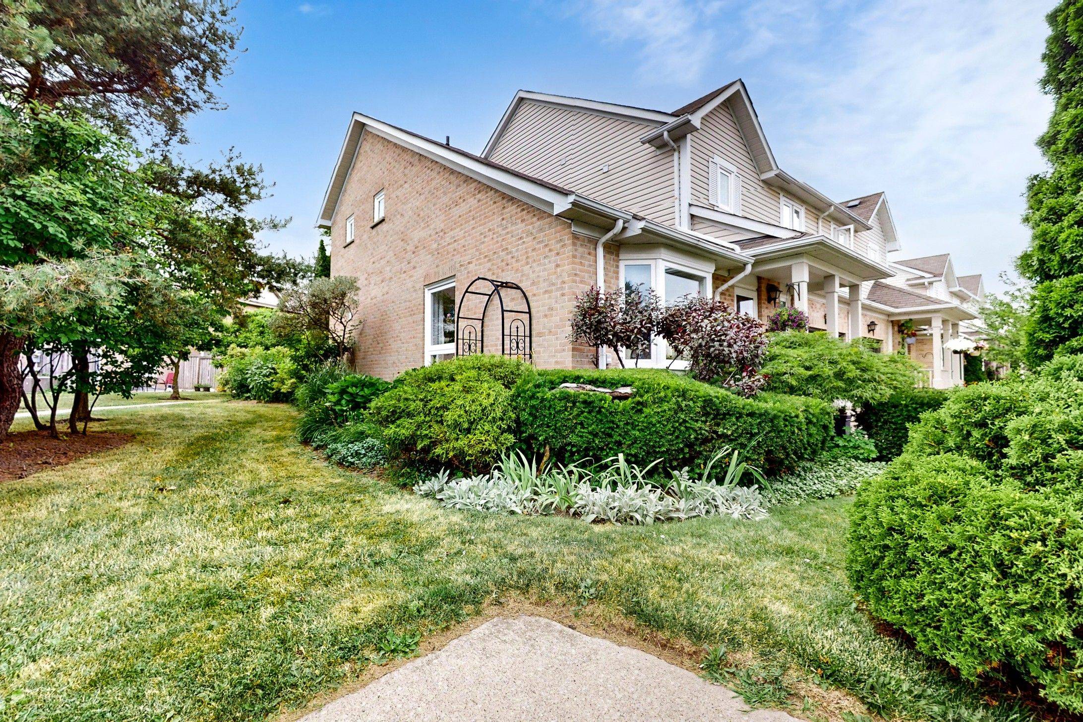 5910 Greensboro DR #116, Mississauga, ON L5M 5Z6
