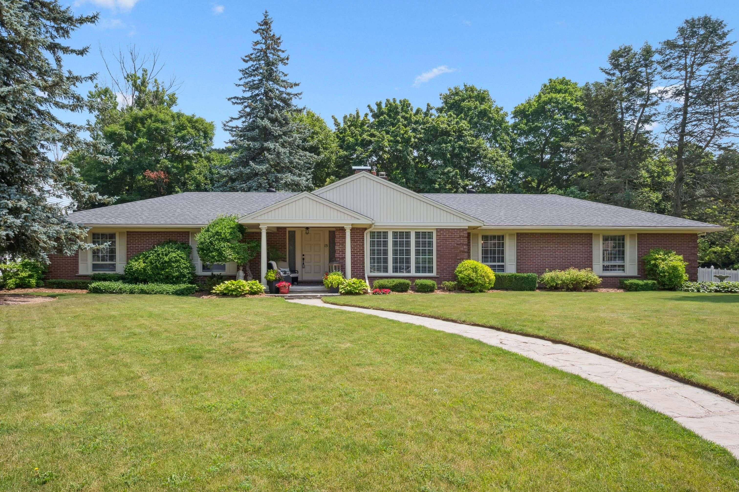 15 Meadowlark RD, Woolwich, ON N3B 1T7