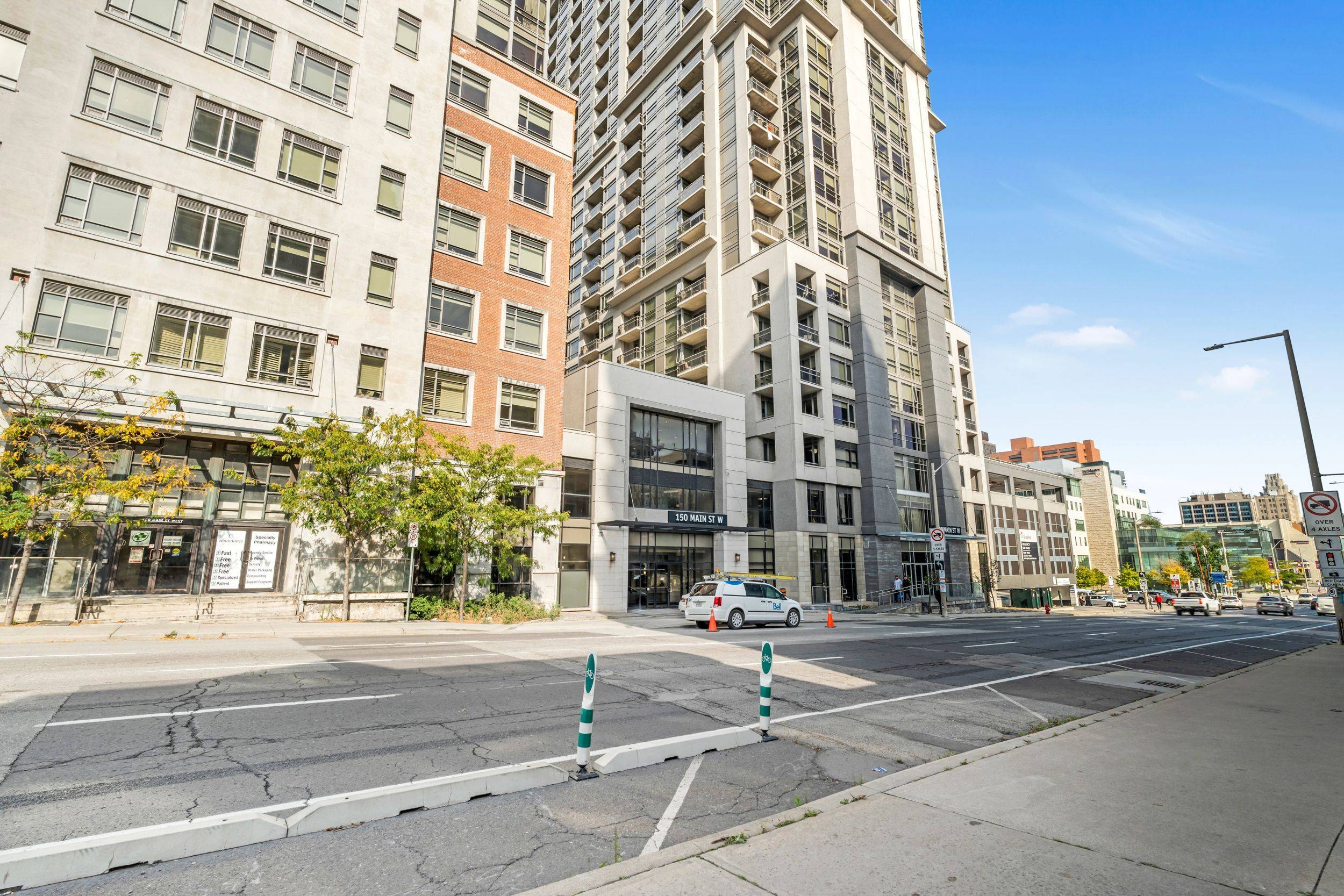 Hamilton, ON L8P 1H8,150 Main ST W #1109