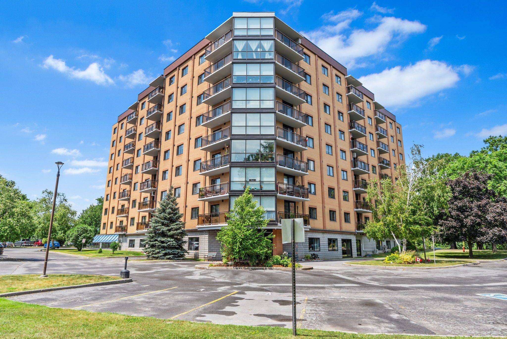 120 Barrett CT #308, Kingston, ON K7L 5H6