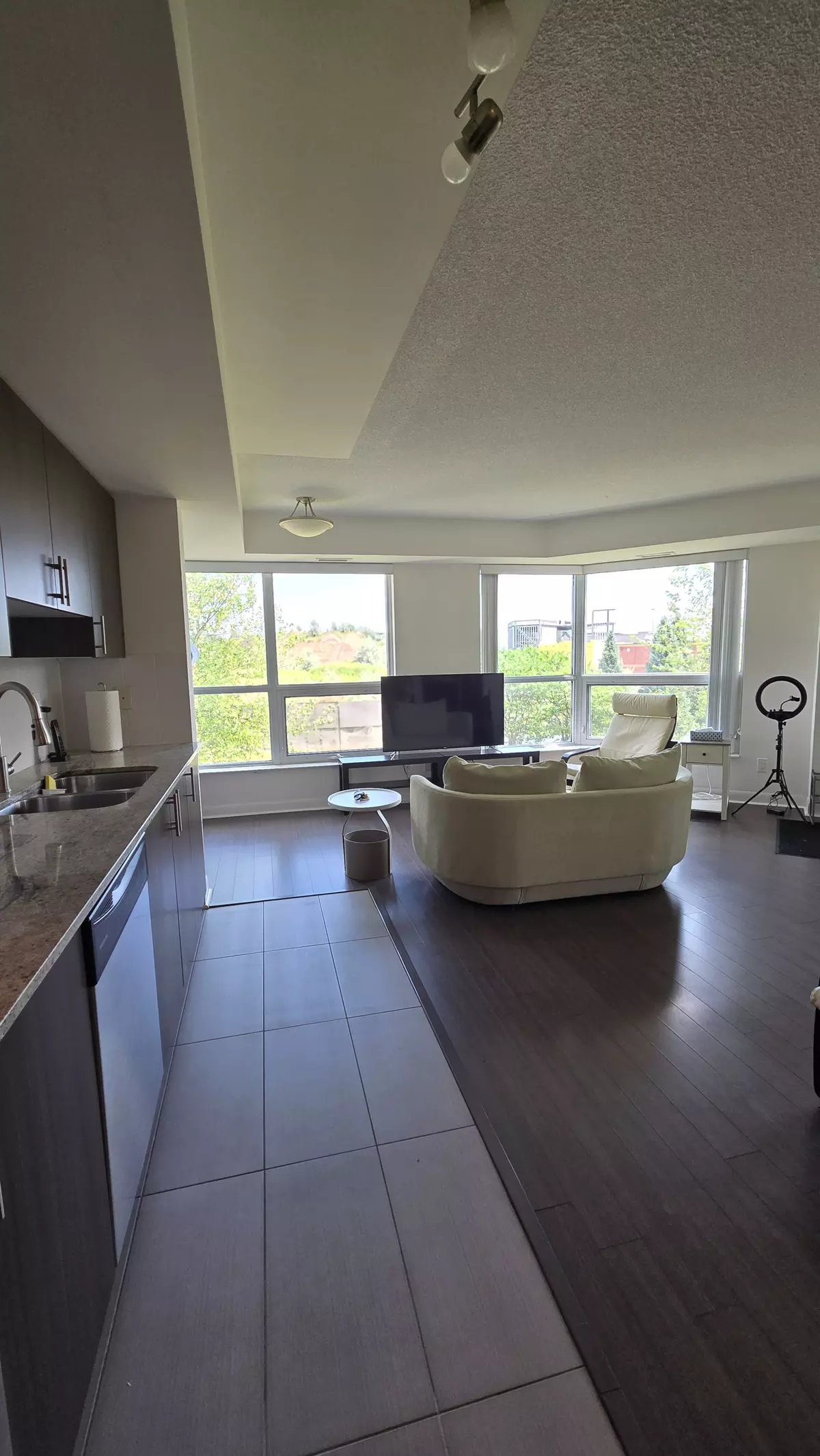 Richmond Hill, ON L4B 0B6,75 Norman Bethune AVE #208