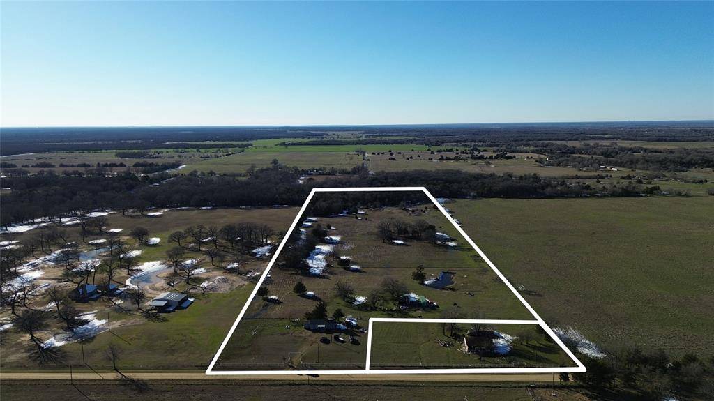 706 County Road 2295, Telephone, TX 75488