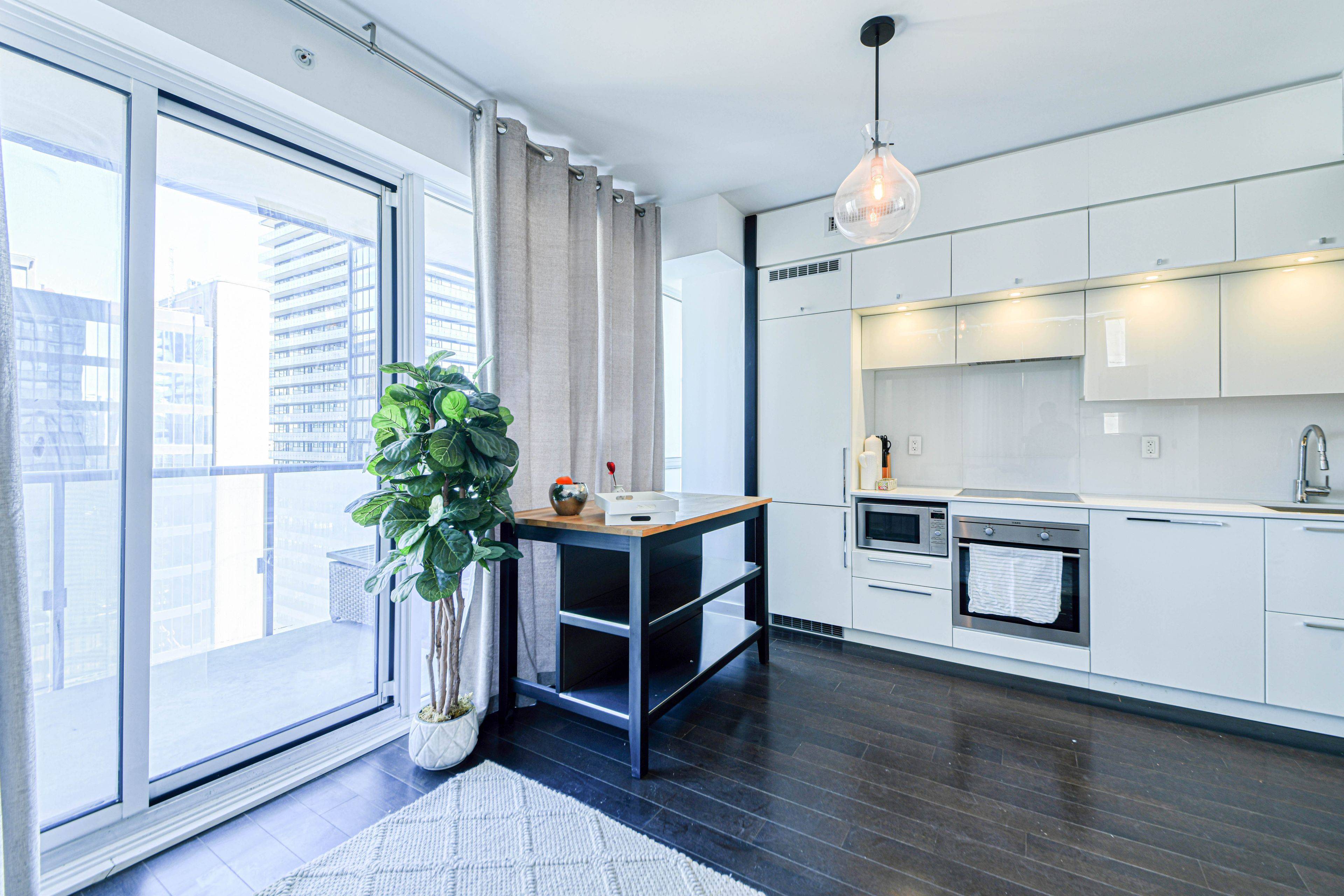 Toronto C01, ON M4Y 1A1,15 Grenville ST #2405