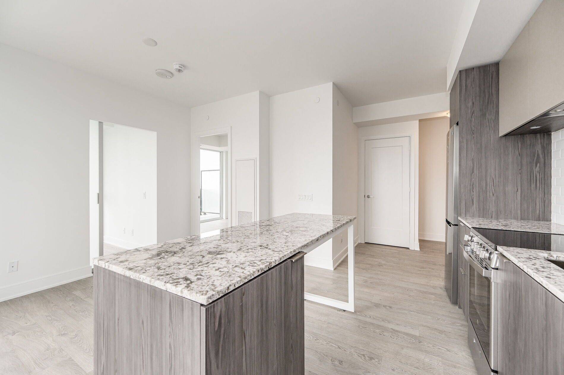 Toronto W06, ON M8V 0G2,70 Annie Craig DR #1809