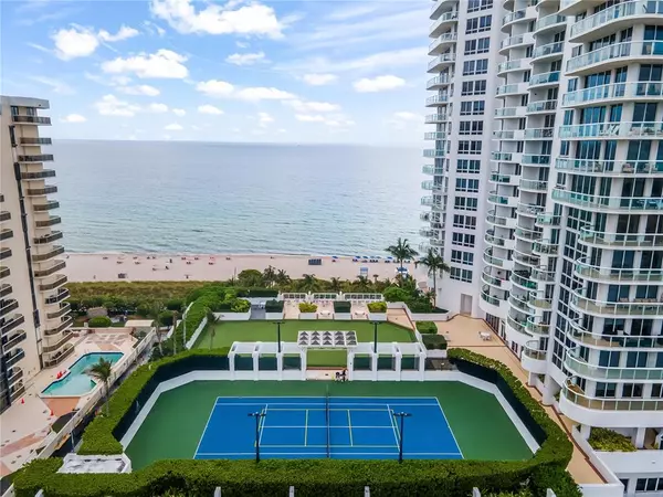 Miami Beach, FL 33141,6365 Collins Ave #907