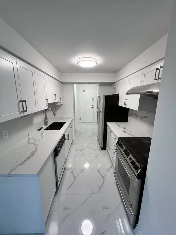 Mississauga, ON L5B 3Z7,400 Webb DR #2205