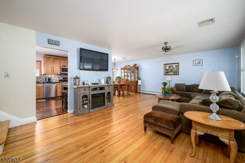 Rahway City, NJ 07065,687 Sycamore St