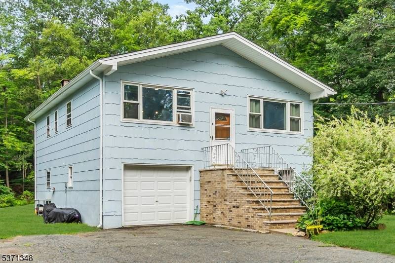 Hopatcong Boro, NJ 07821,414 Maxim Dr