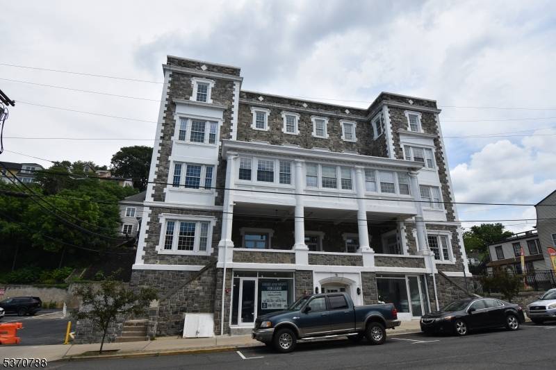 Phillipsburg Town, NJ 08865,75 S Main St