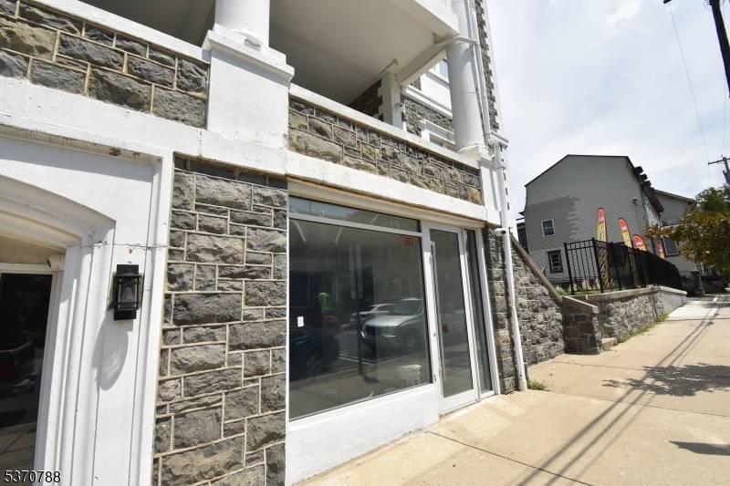 Phillipsburg Town, NJ 08865,75 S Main St