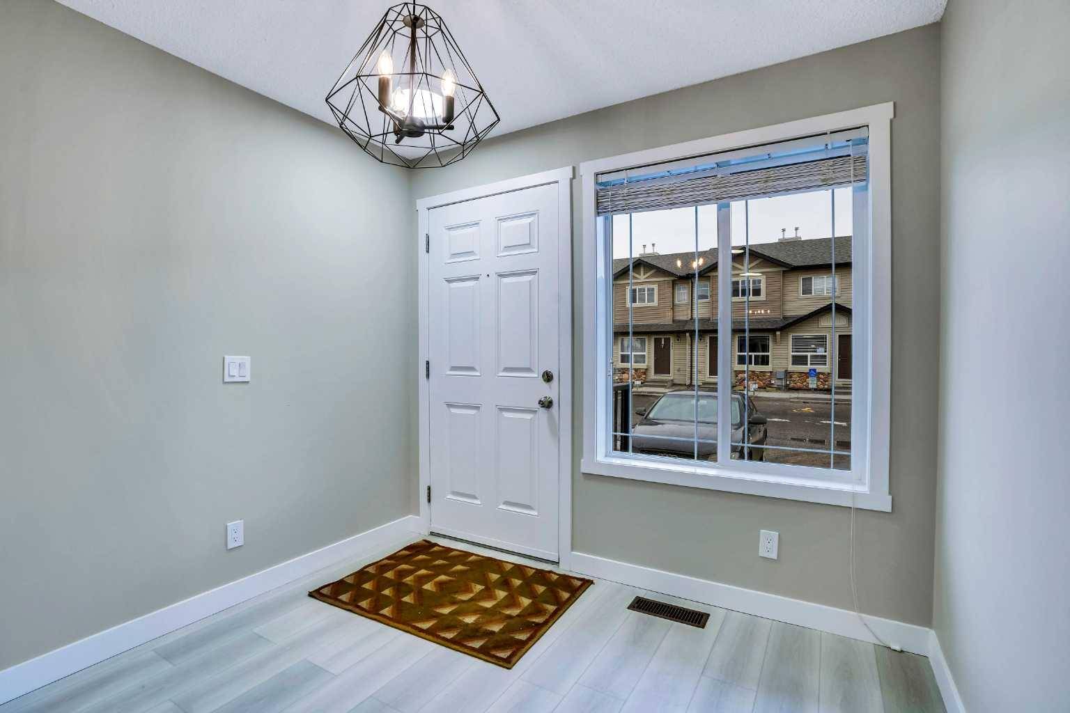 Calgary, AB T3J 0G5,260 Saddlebrook PT NE