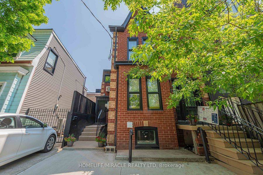 1 Givins ST, Toronto C01, ON M6J 2X5