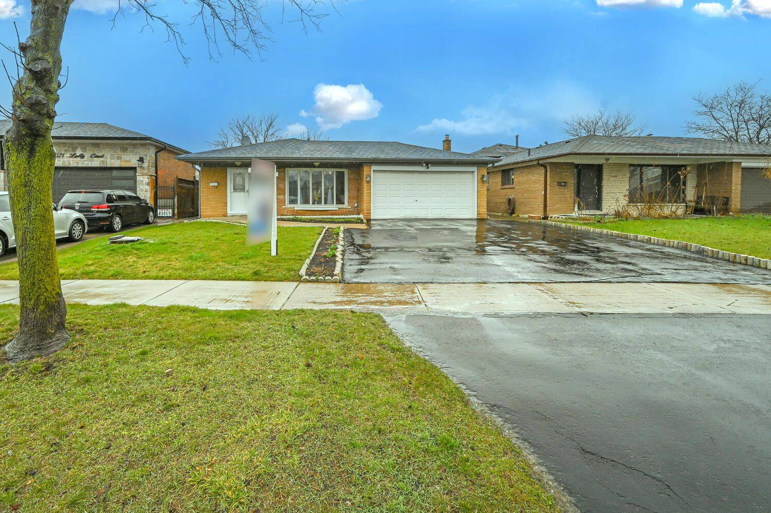 7517 Lully CT, Mississauga, ON L4T 2P2