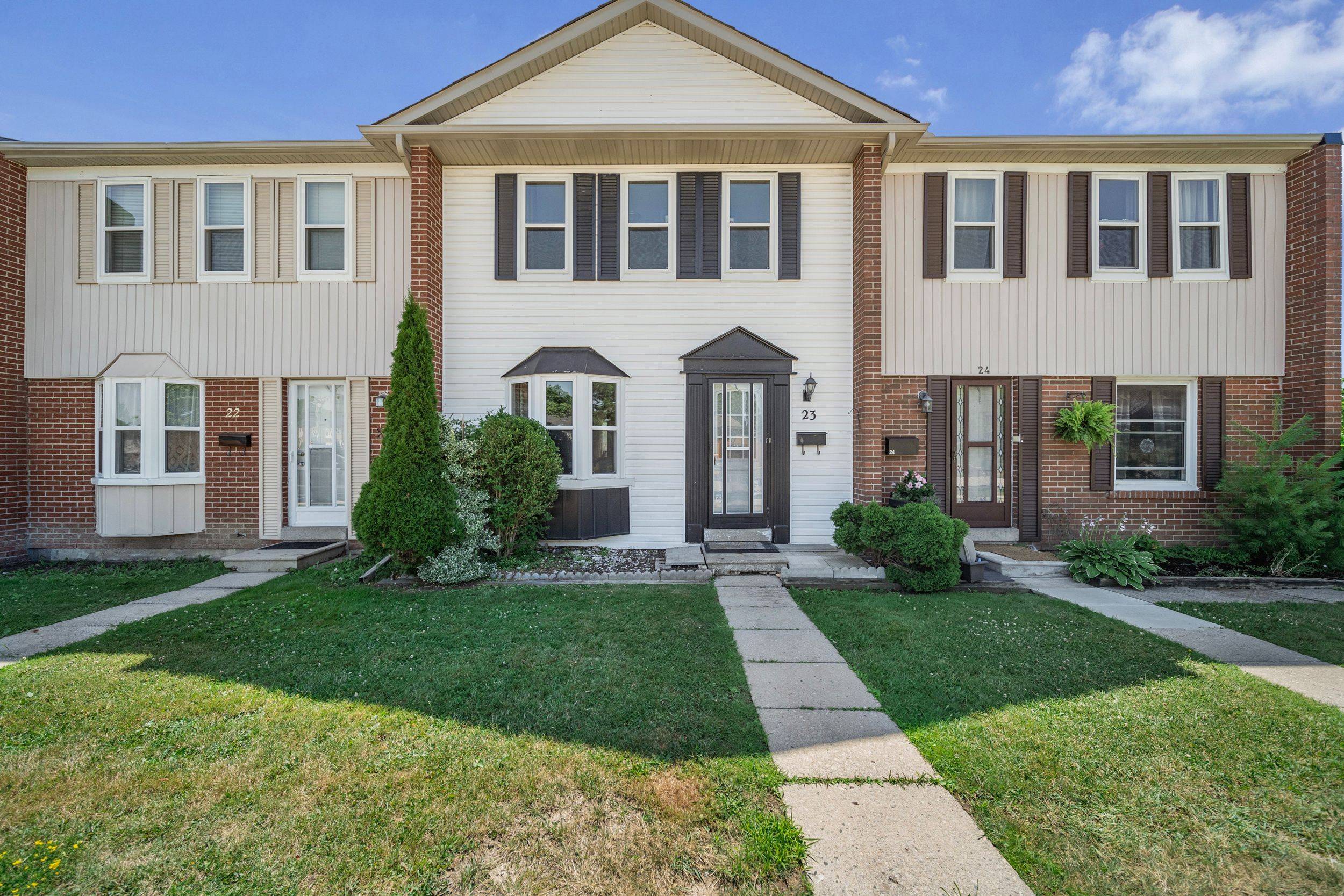 900 Central Park DR #23, Brampton, ON L6S 3J6