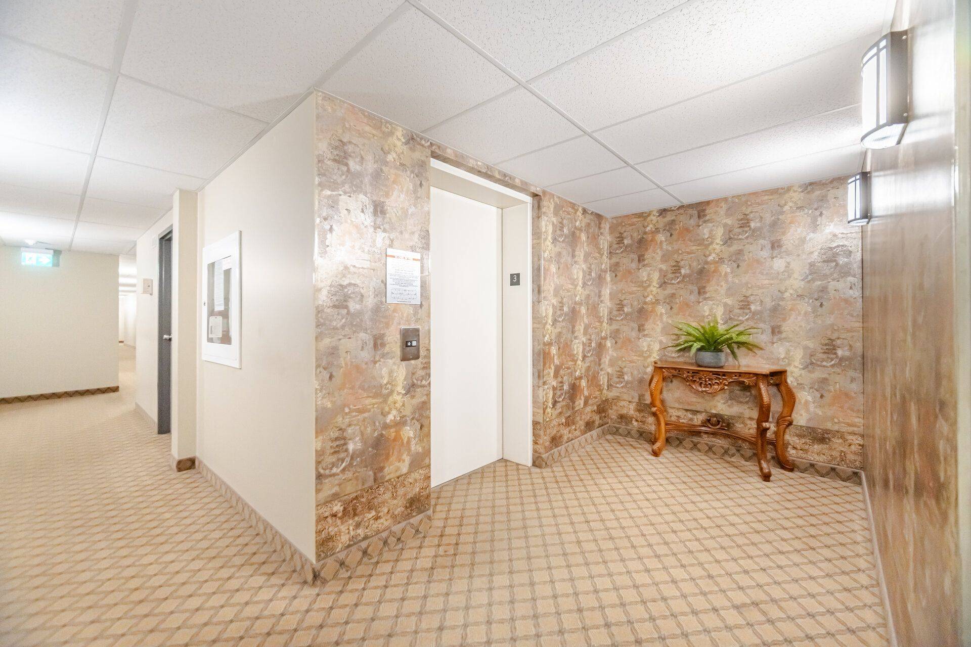 Hamilton, ON L9K 1J8,990 Golf Links RD #308