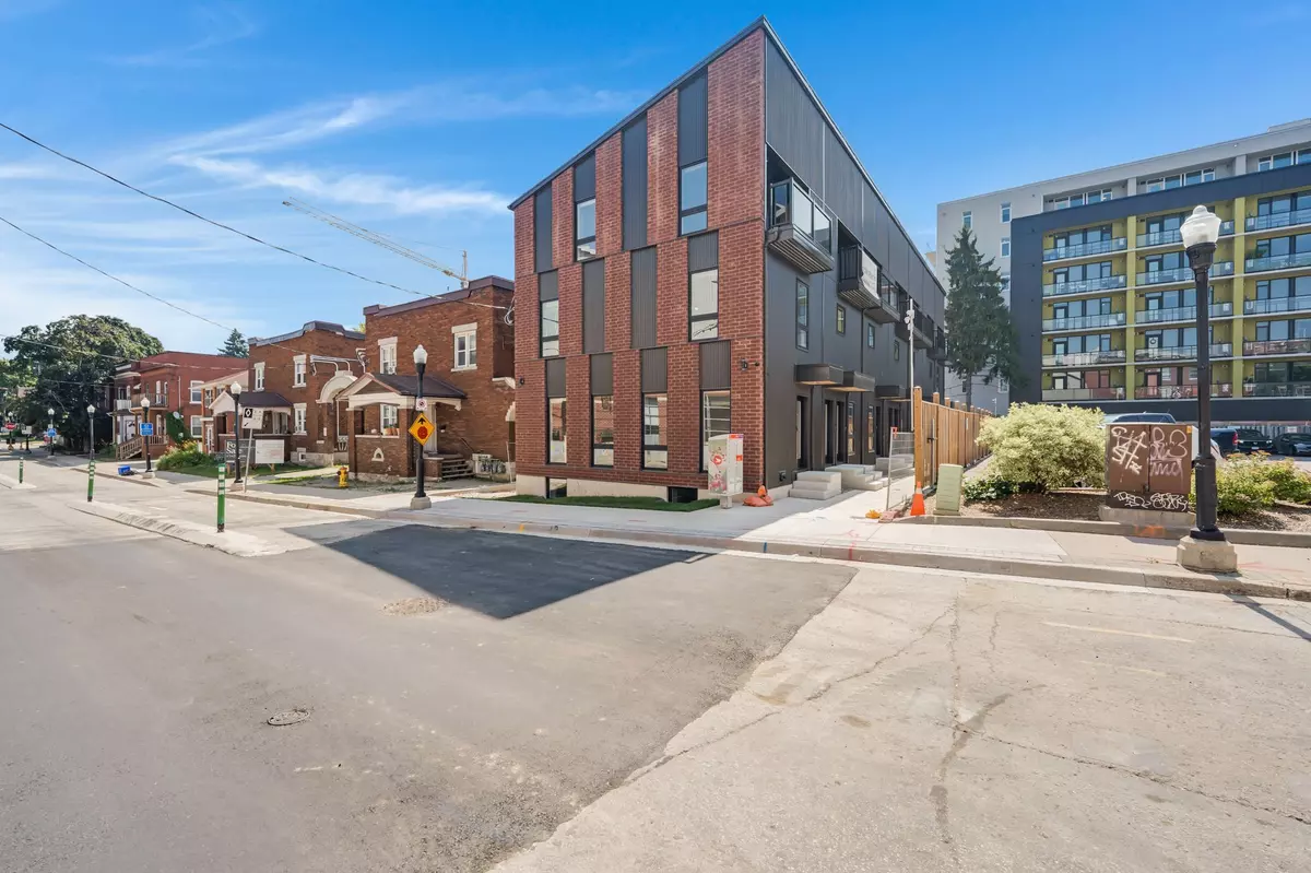 Kitchener, ON N2H 2W7,15 Cedar ST #5