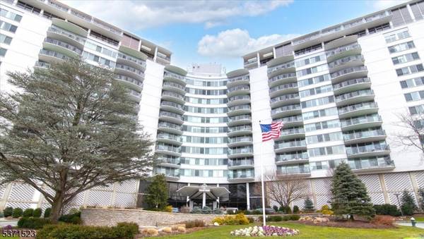 1 Claridge Dr #814, Verona Twp., NJ 07044