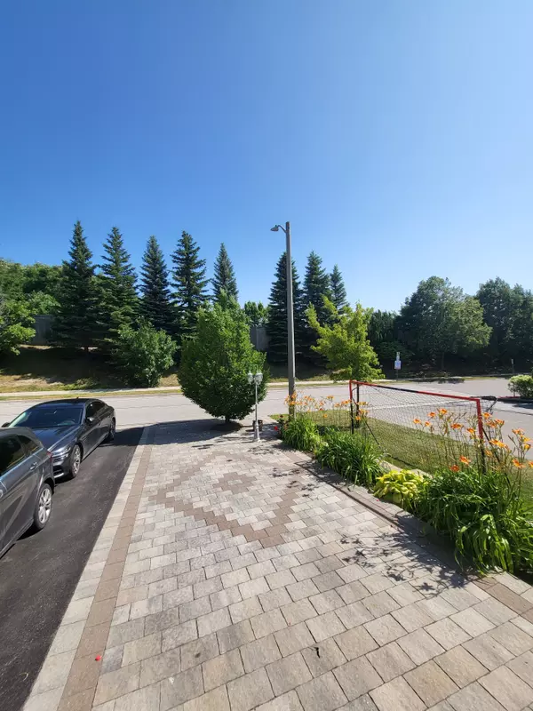 Vaughan, ON L4K 5E8,185 Foxfield CRES