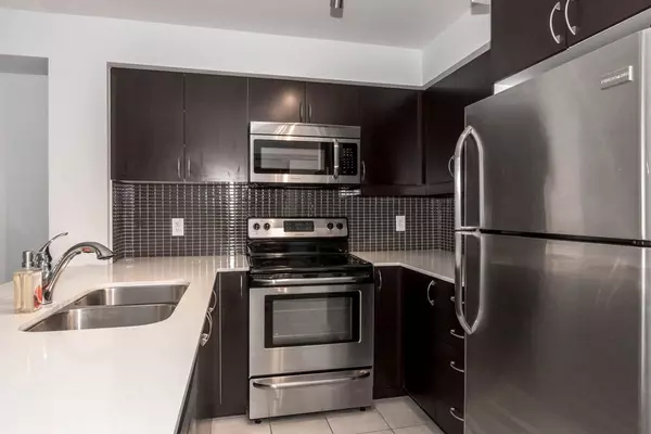 Richmond Hill, ON L4B 0B1,75 King William CRES #605