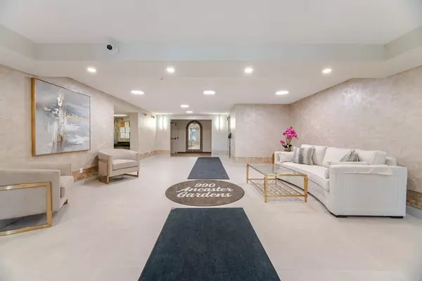Hamilton, ON L9K 1J8,990 Golf Links RD #308
