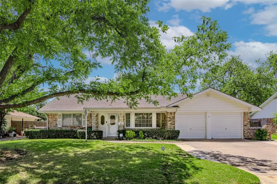 5016 Emerald Lake Drive, Fort Worth, TX 76103