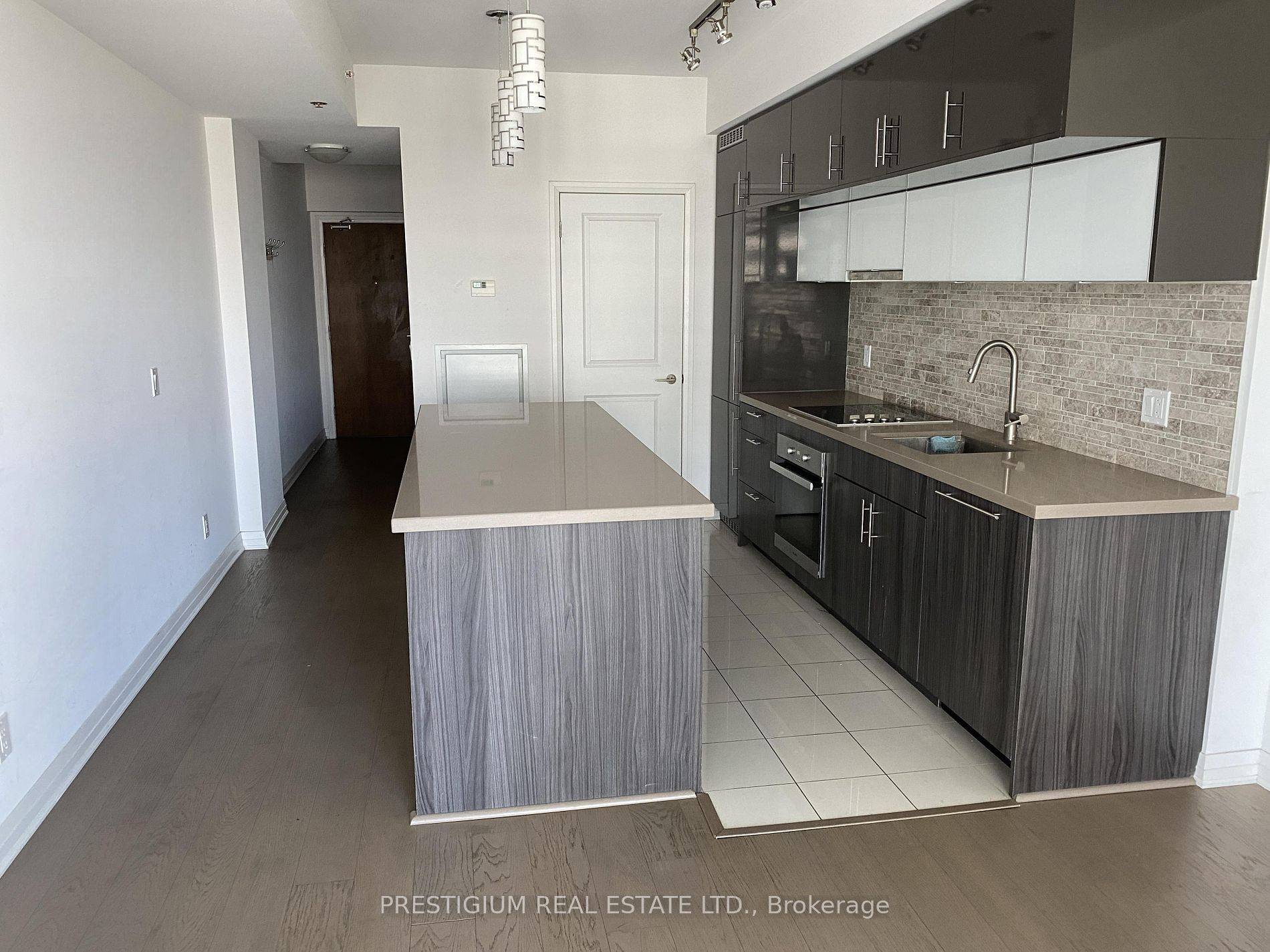 Toronto C01, ON M5V 0C4,8 Mercer ST #2409