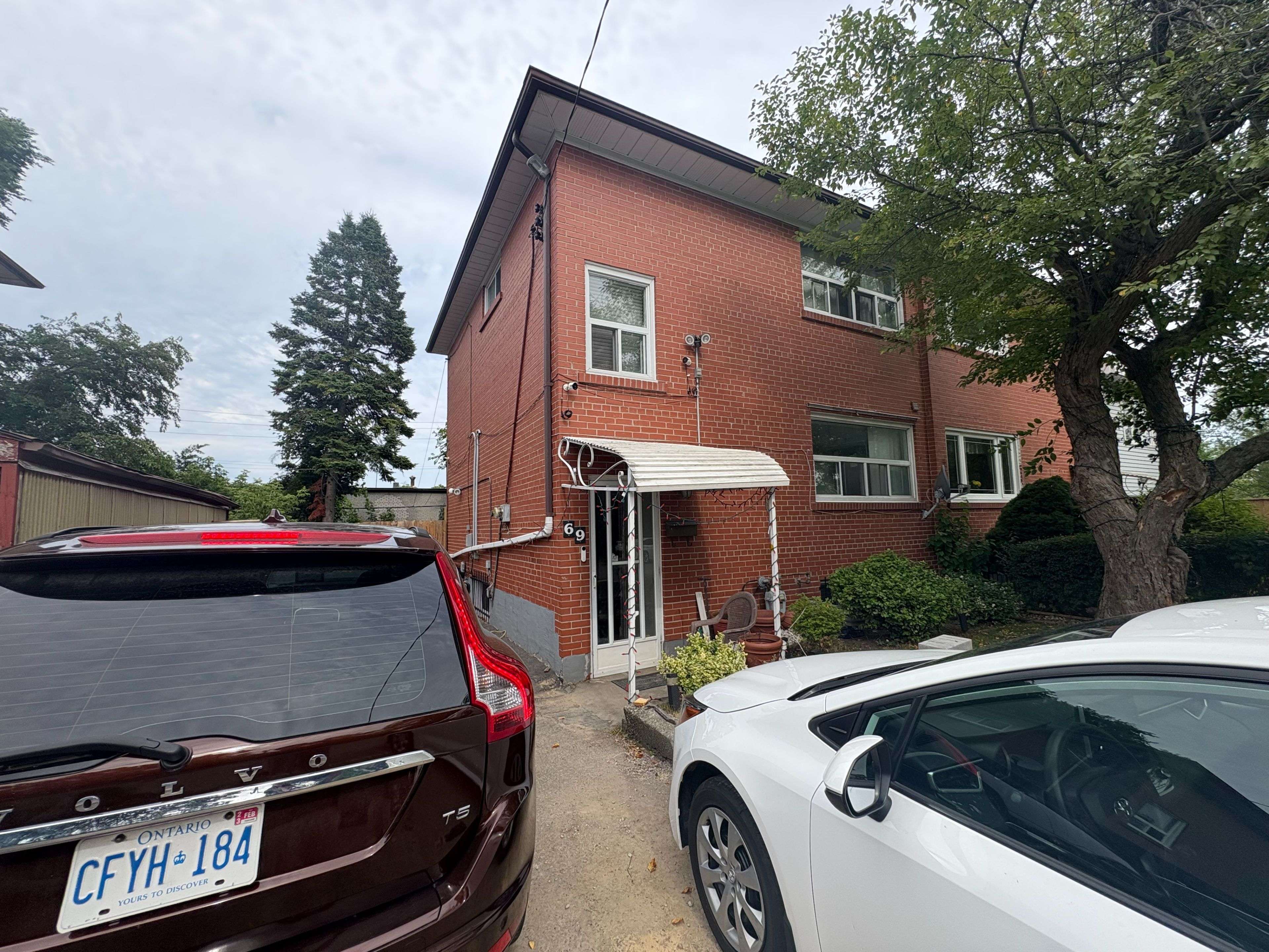 Toronto E09, ON M1H 1Z6,69 Sophia DR #Main