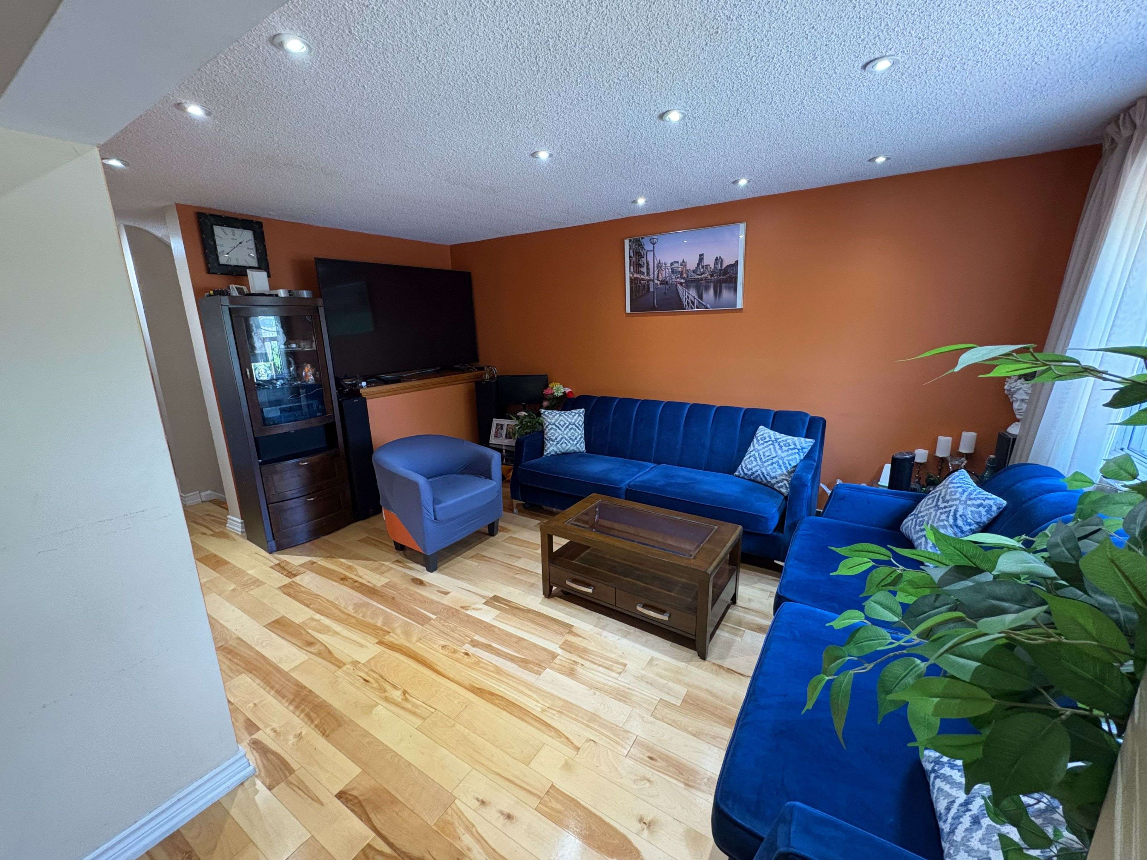 Toronto E09, ON M1H 1Z6,69 Sophia DR #Main