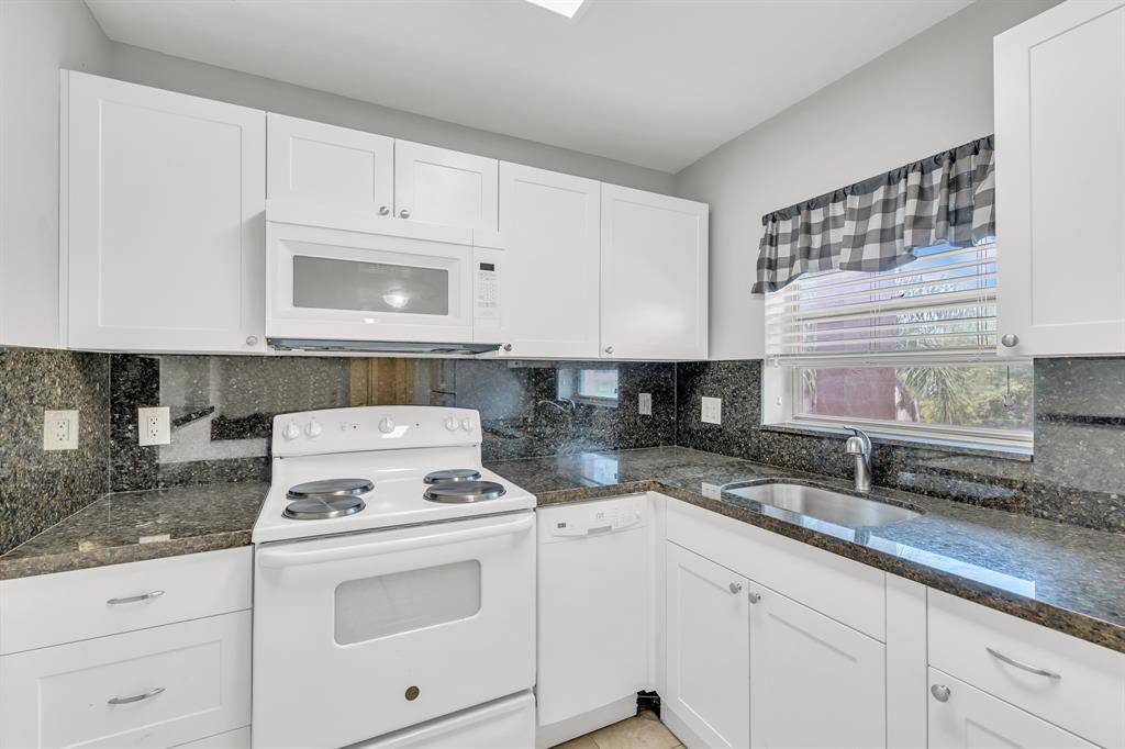 Fort Lauderdale, FL 33322,3050 Sunrise Lakes Dr #307
