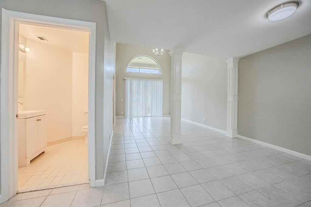 Boca Raton, FL 33496,9064 Boca Gardens Pkwy #A