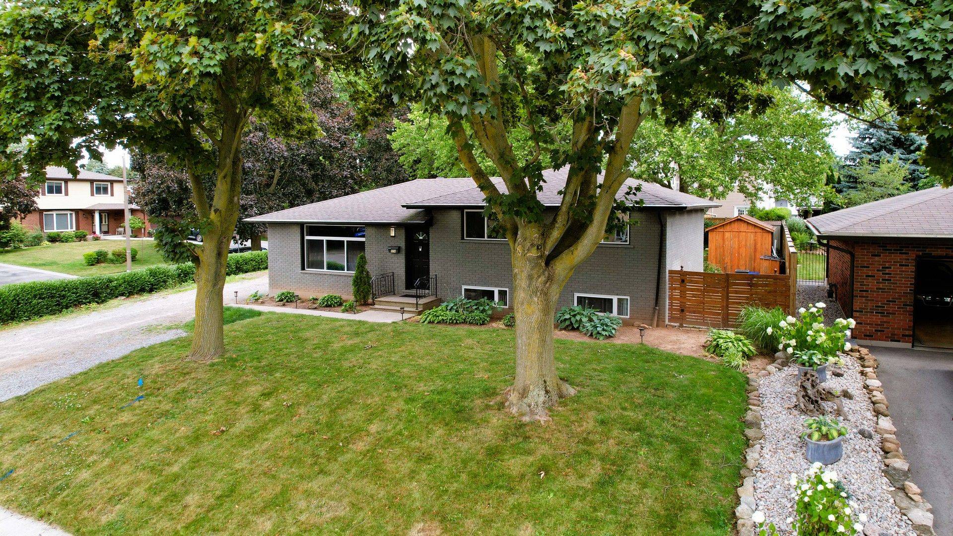 374 Book RD, Grimsby, ON L3M 2M6