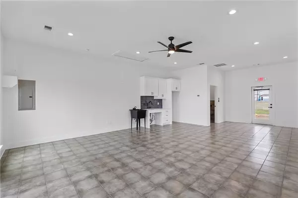 Gunter, TX 75058,402 W Walnut Street #102