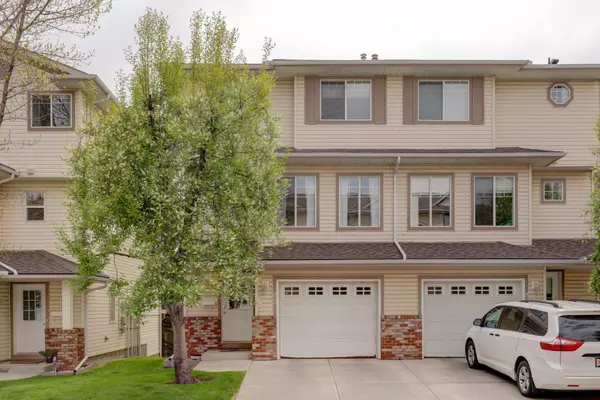 82 Country Hills CV NW, Calgary, AB T3K 5G8
