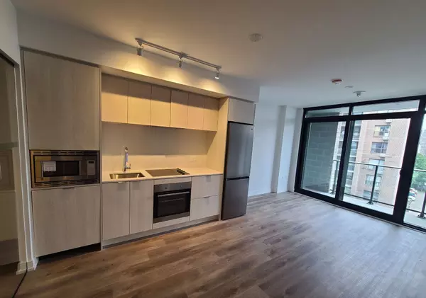 Hamilton, ON L8R 3J2,1 Jarvis ST #427