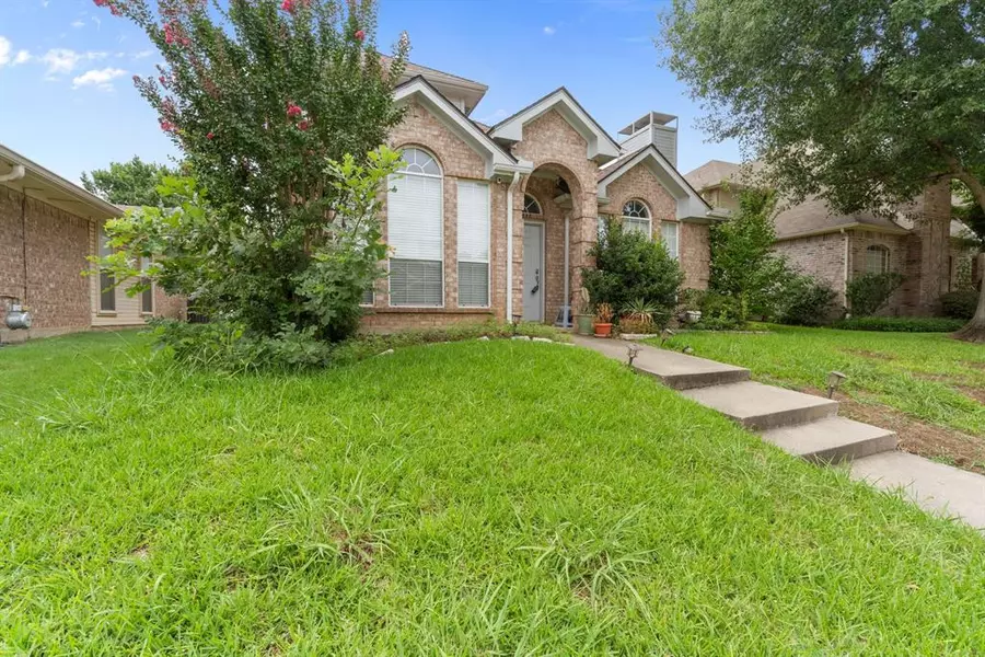 1446 Creekview Drive, Lewisville, TX 75067