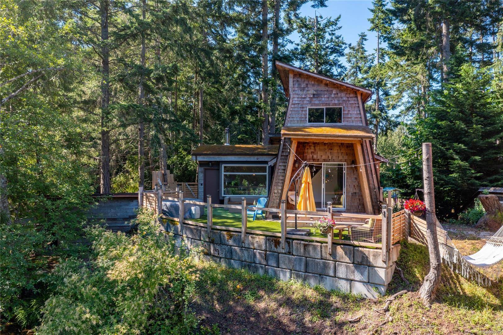 Pender Island, BC V0N 2M2,4898 Pirates Rd