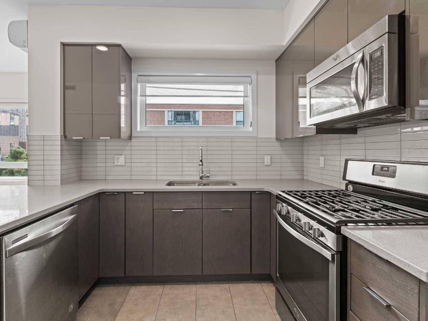 118 18 AVE SW #.,  Calgary,  AB T2S0B9
