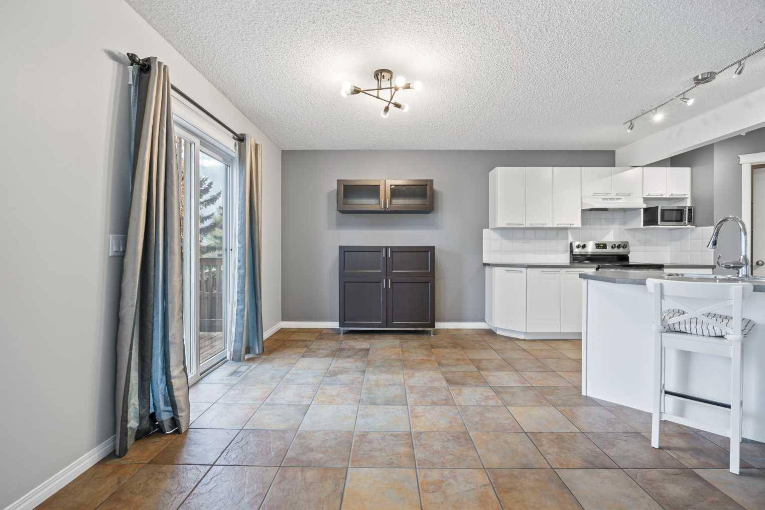 Calgary, AB T3H 4W4,230 Cougarstone CIR SW