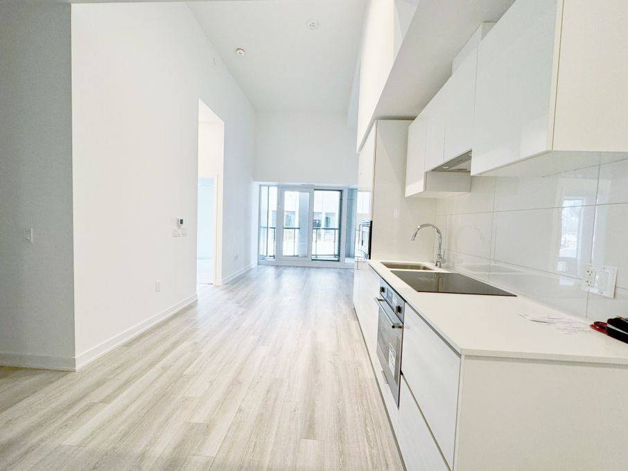 Toronto C01, ON M5T 3B9,238 Simcoe ST #606