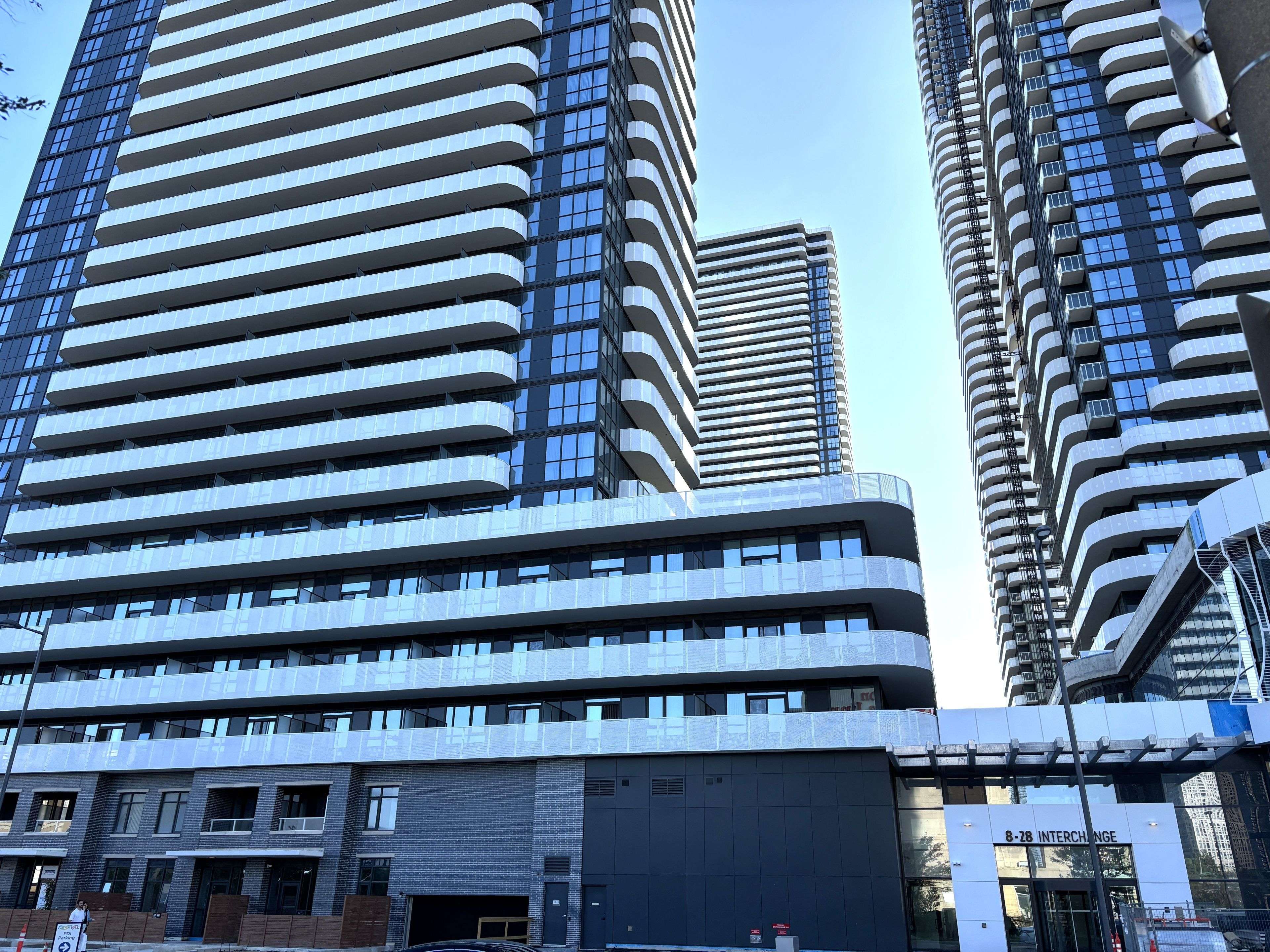 28 Interchange WAY #1809, Vaughan, ON L4K 0P8