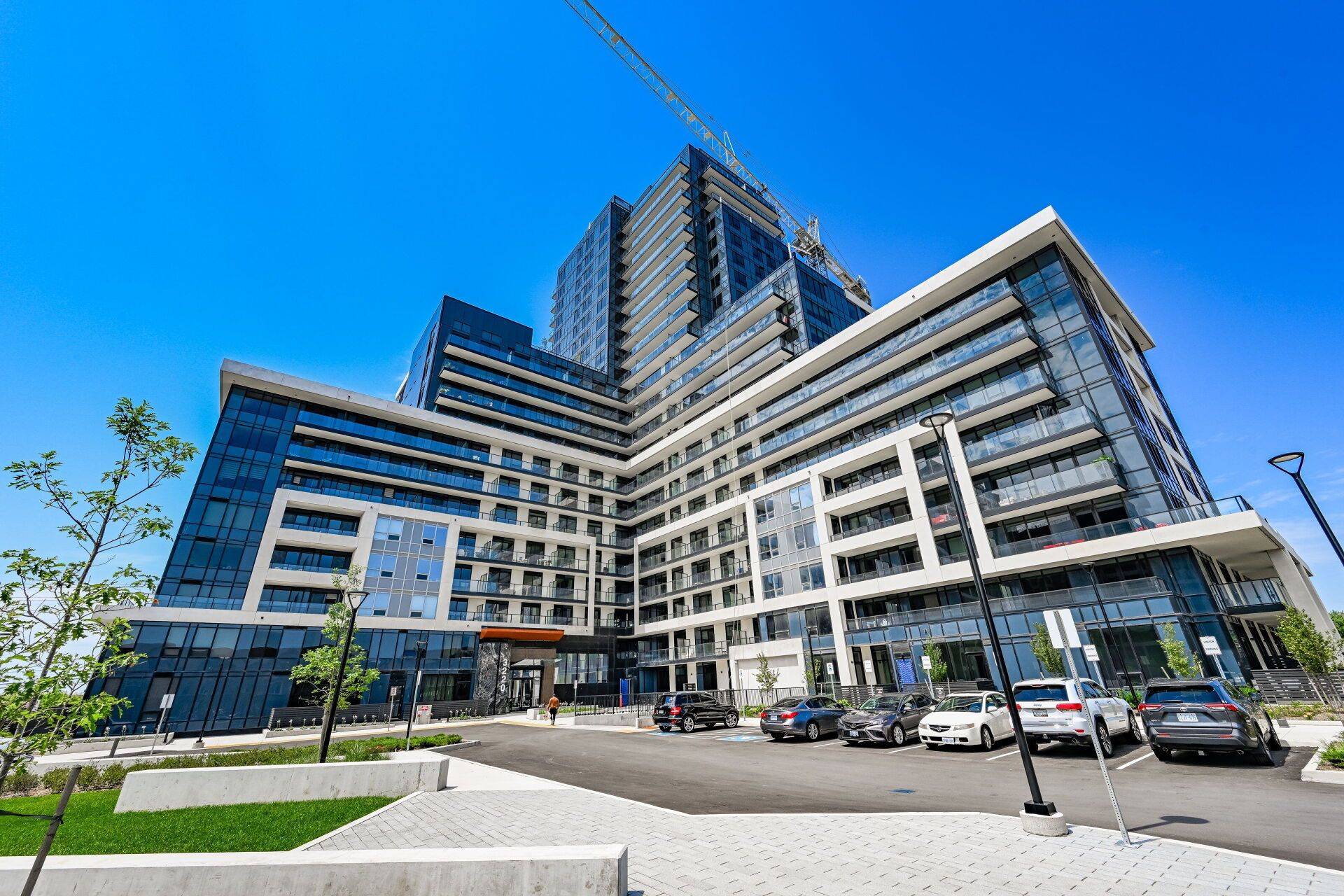 3220 William Coltson AVE #607, Oakville, ON L6H 7X9