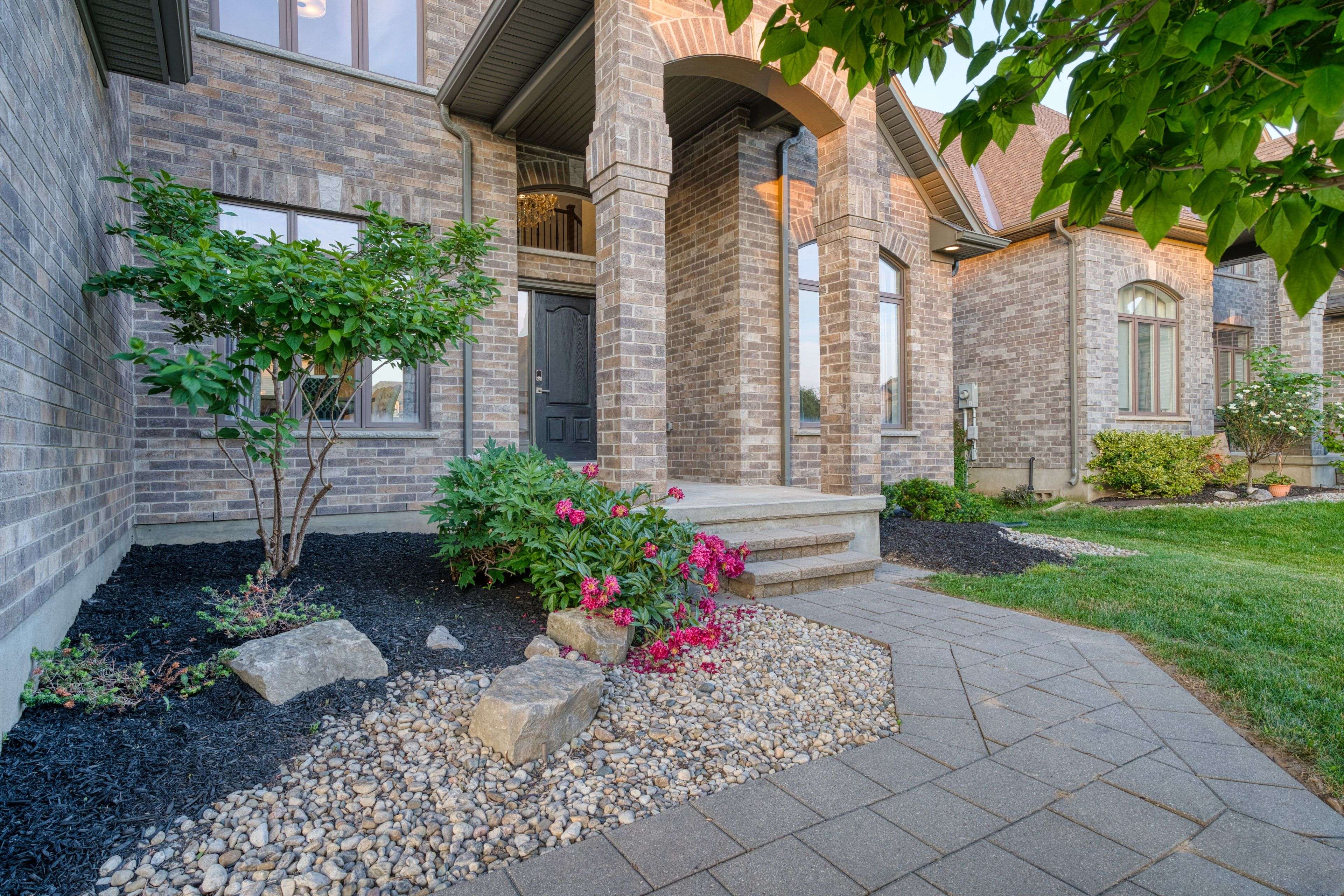London North, ON N6G 5L8,2362 Meadowlands WAY