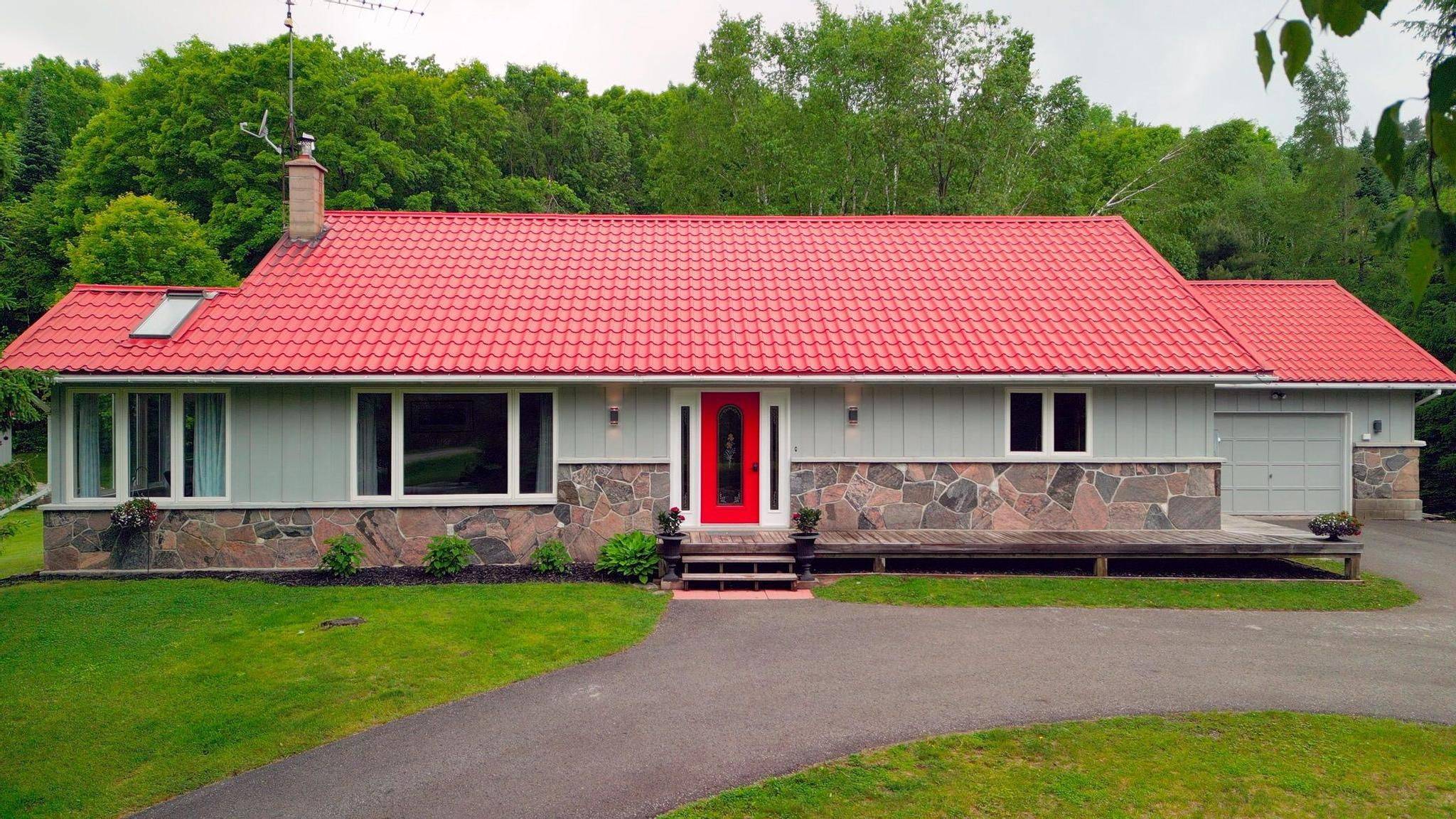 Minden Hills, ON K0M 2K0,1006 Tennyson RD
