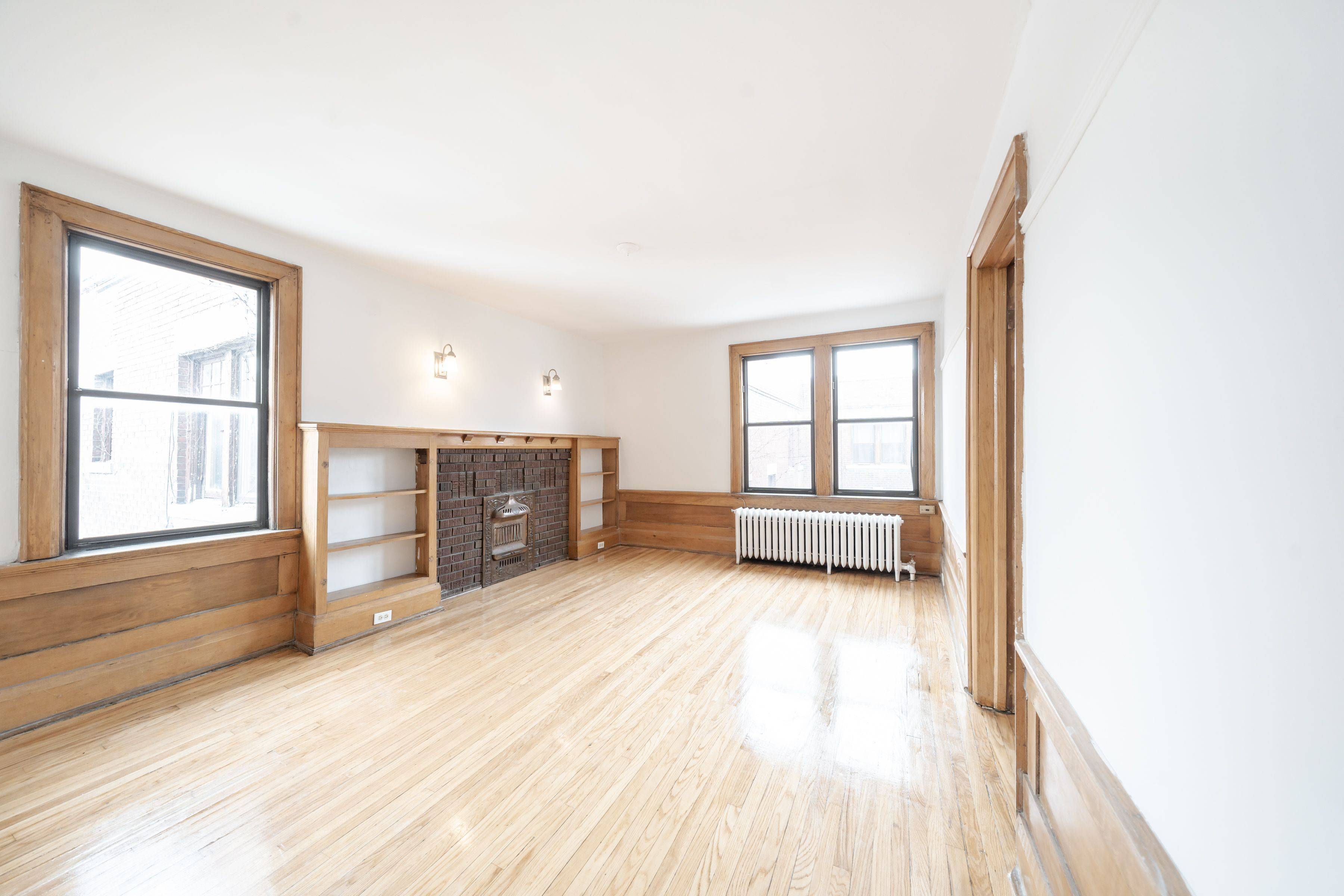 Toronto E02, ON M4L 2S4,4 Kingston RD #35